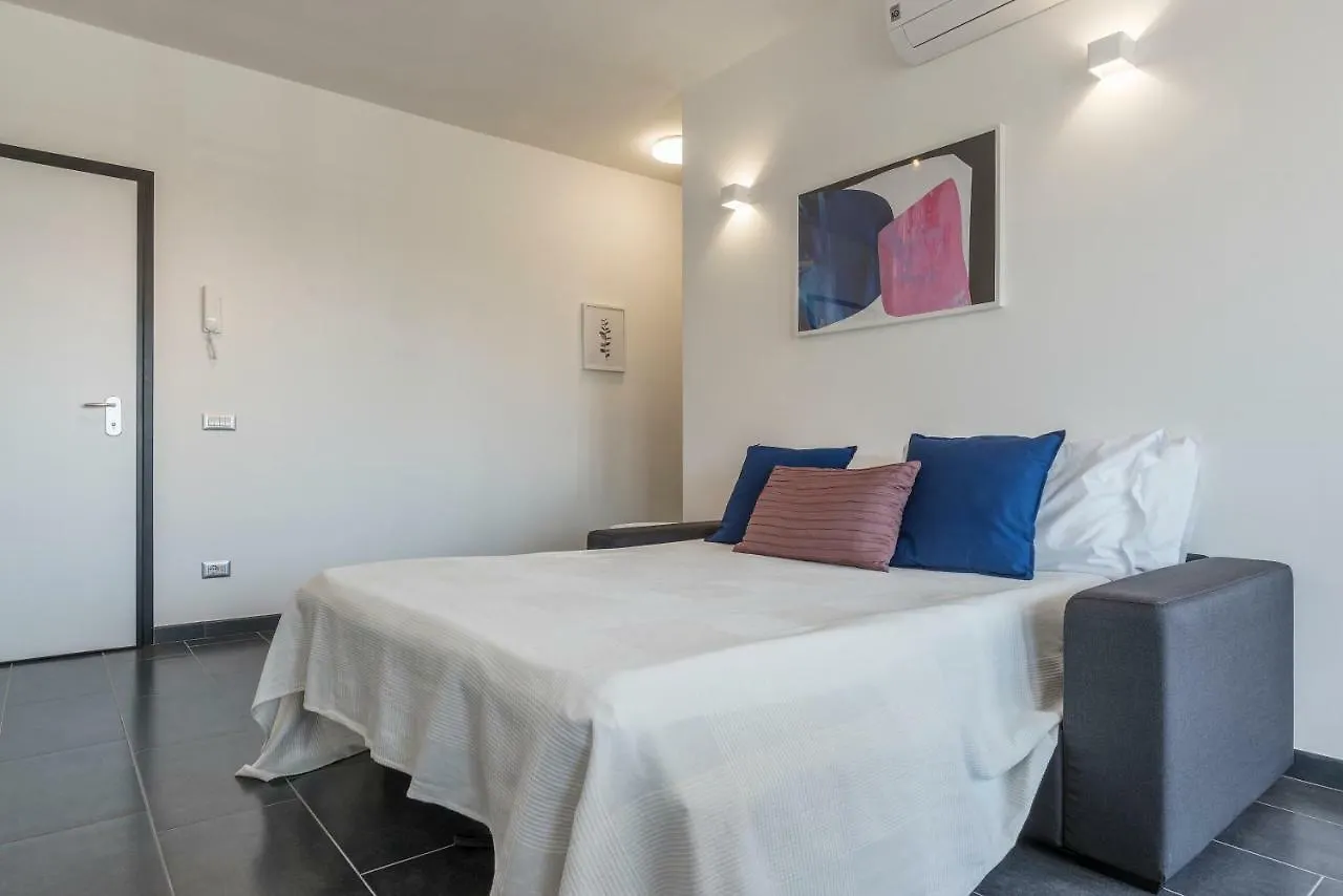 Nomentana White Apartments By Ghor Rzym