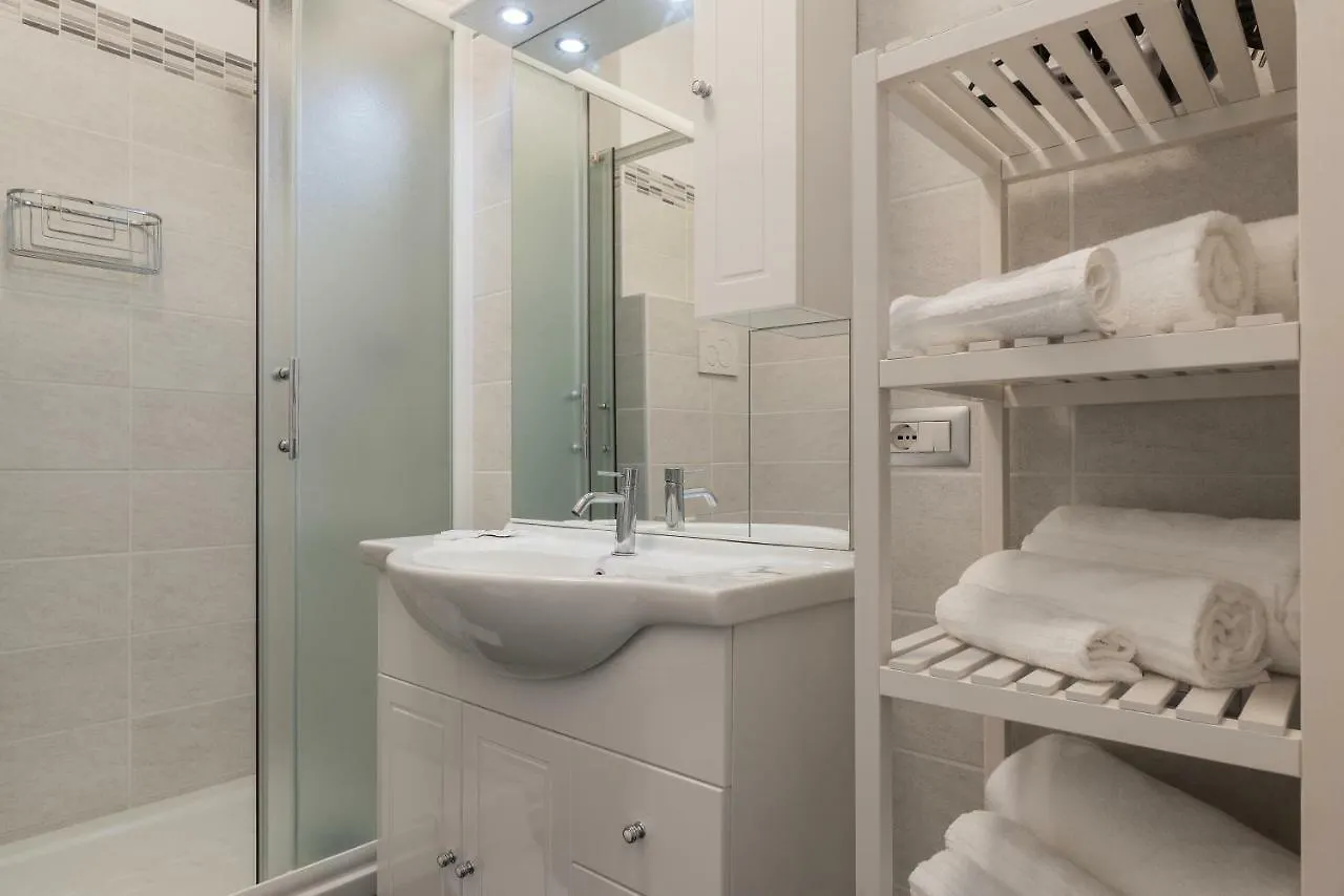 Nomentana White Apartments By Ghor Rzym 0*,  Włochy