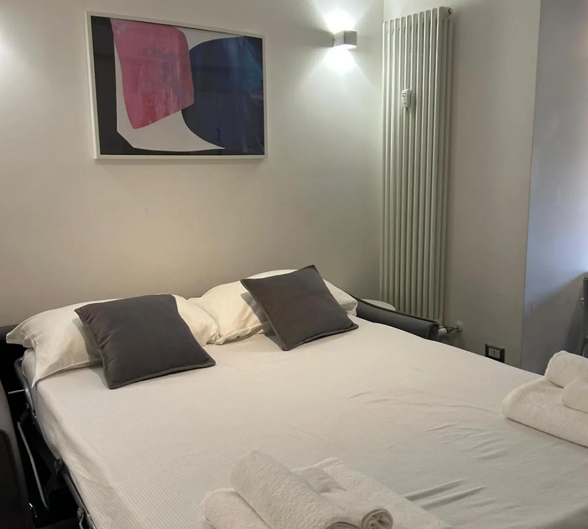 Nomentana White Apartments By Ghor Rome