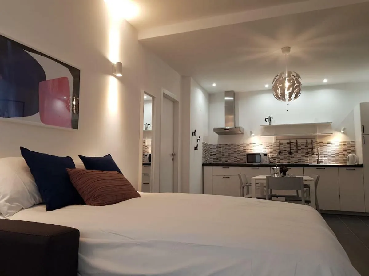 Nomentana White Apartments By Ghor Rome